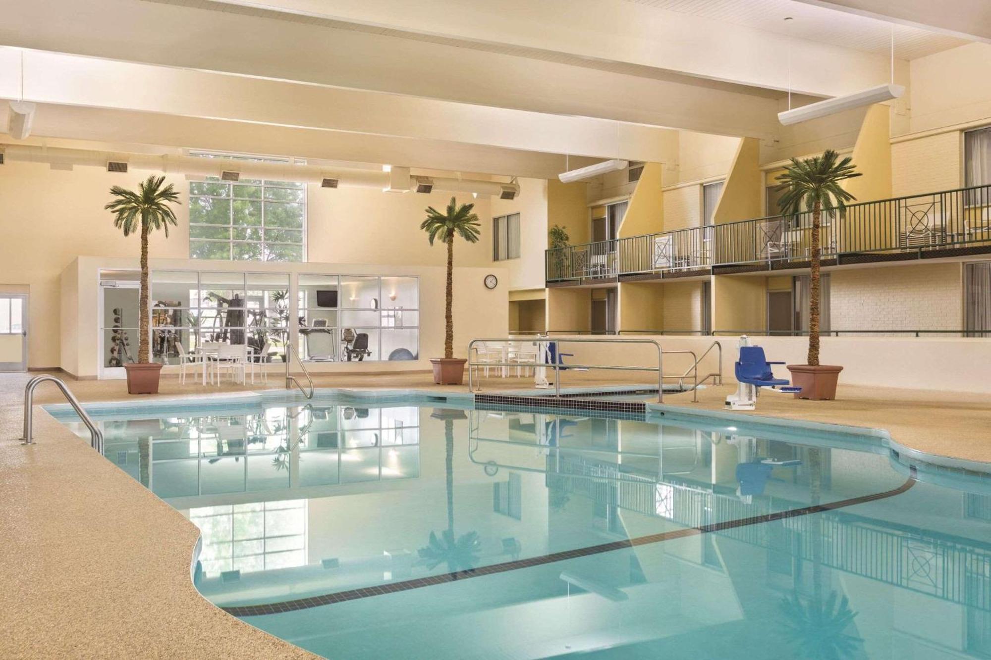 Country Inn & Suites By Radisson, Fergus Falls, Mn Extérieur photo