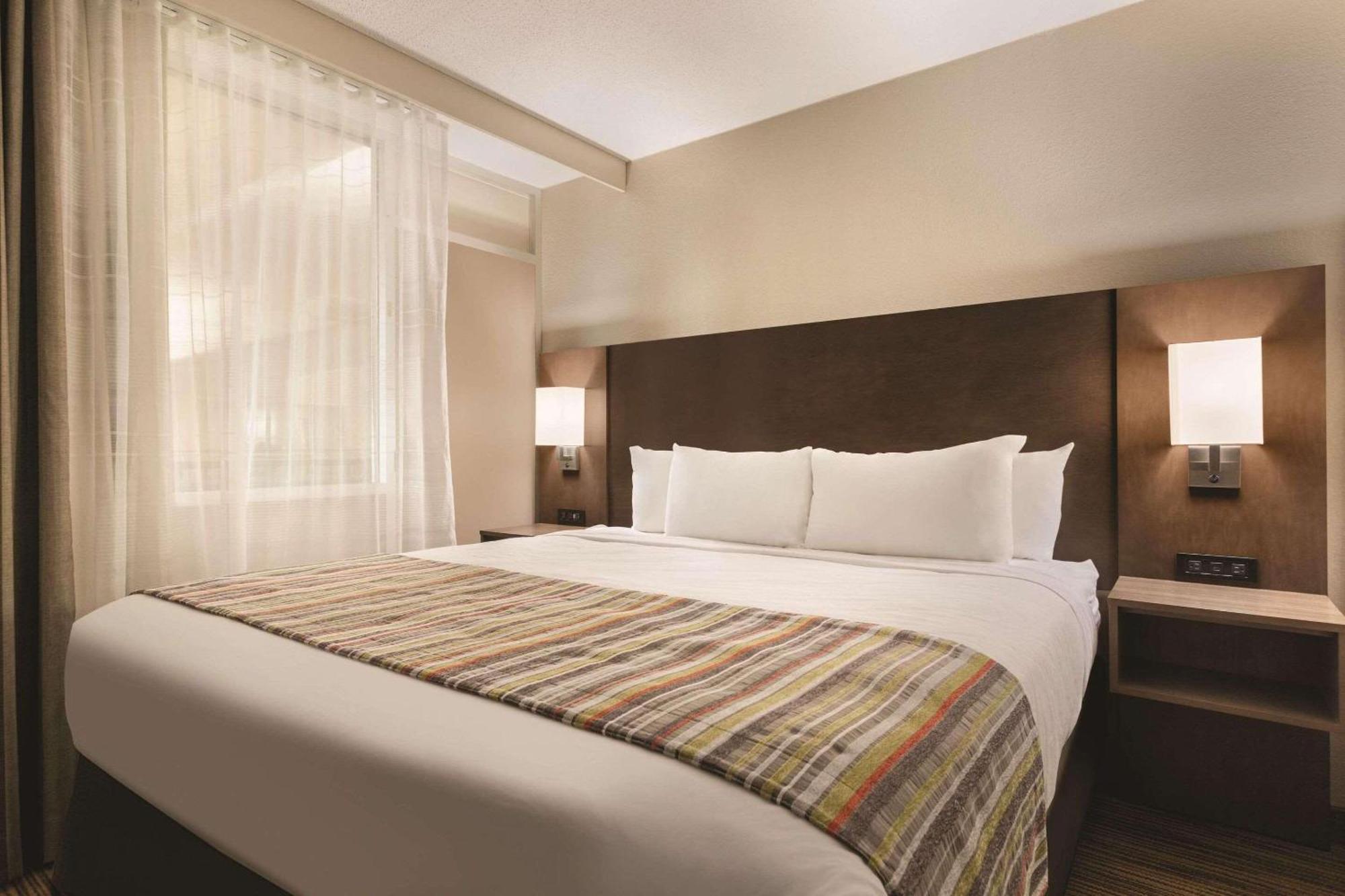 Country Inn & Suites By Radisson, Fergus Falls, Mn Extérieur photo