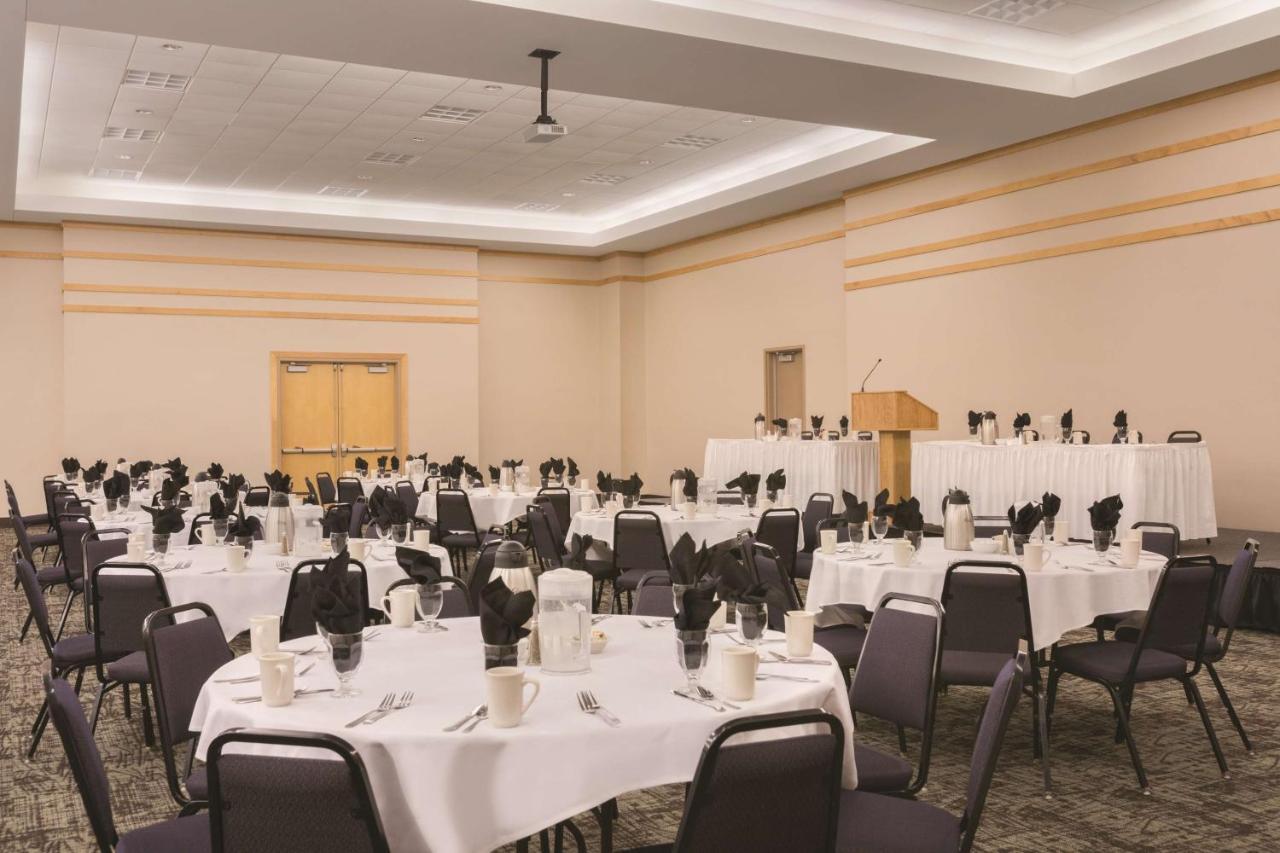 Country Inn & Suites By Radisson, Fergus Falls, Mn Extérieur photo